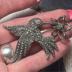 Vintage AVON Large Crystal Silver Bird Hummingbird Flower Brooch D2